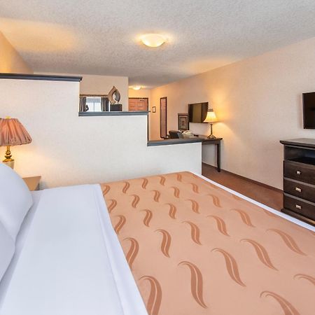 Quality Inn & Suites Lethbridge Exteriör bild