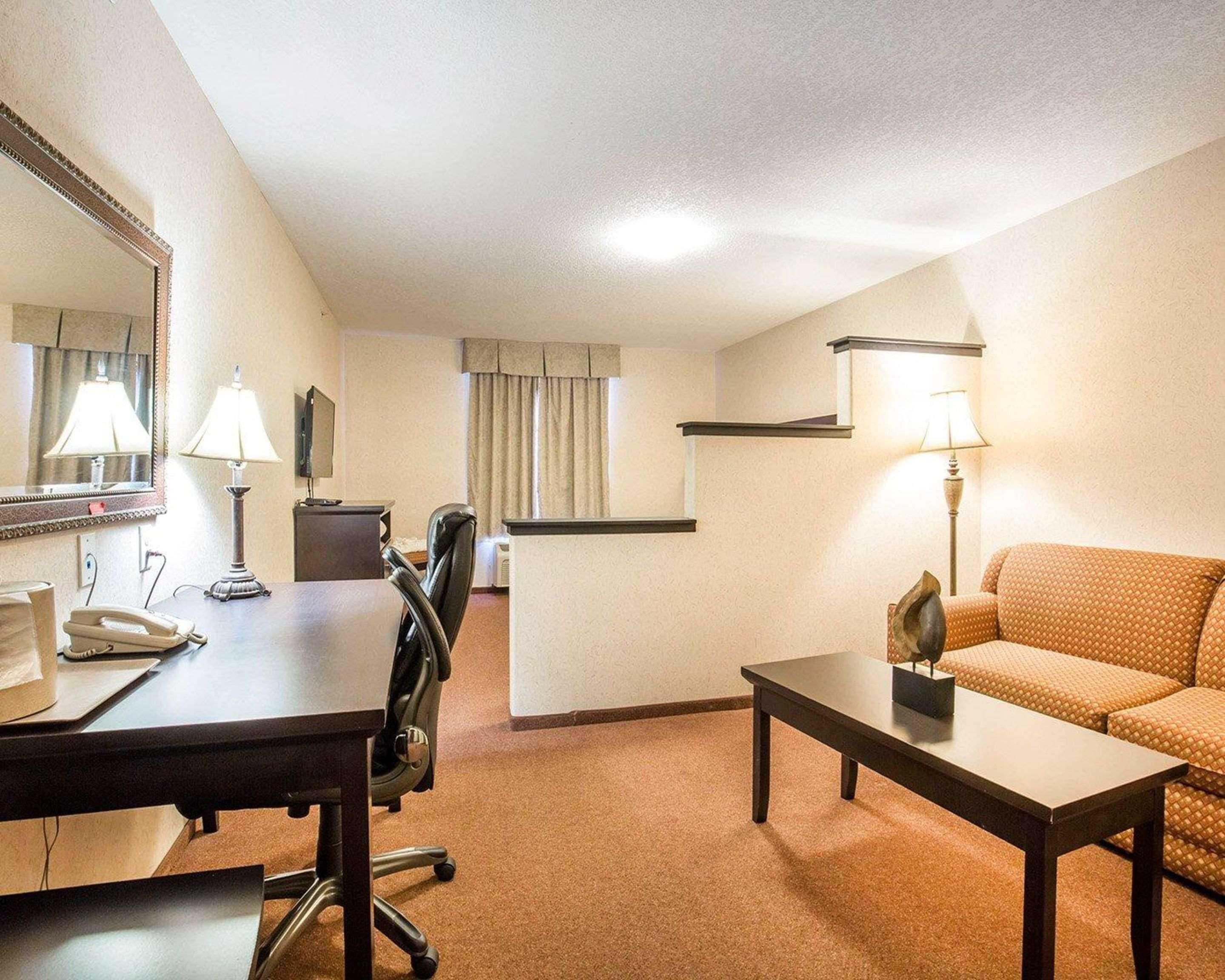 Quality Inn & Suites Lethbridge Exteriör bild