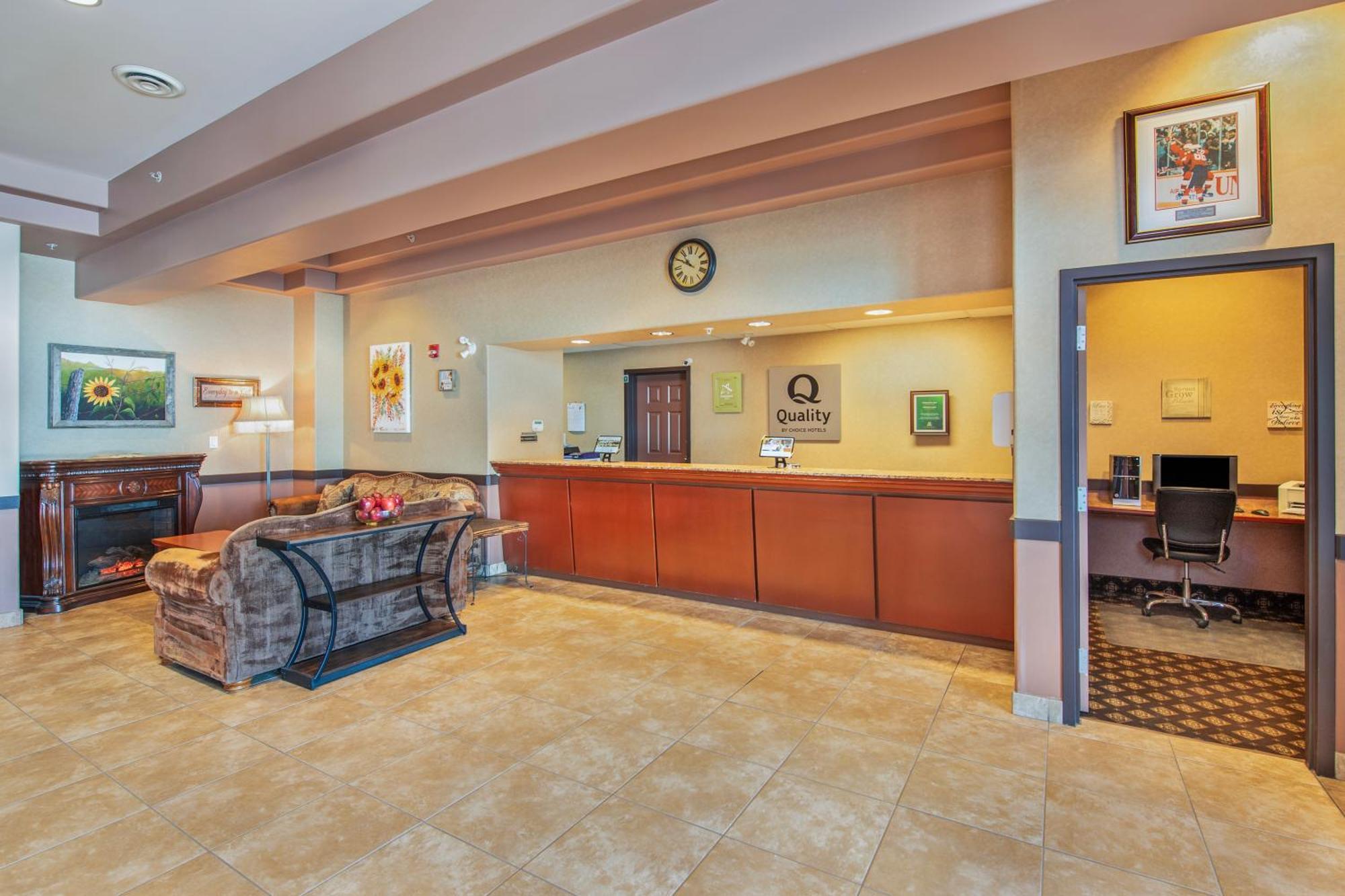Quality Inn & Suites Lethbridge Exteriör bild