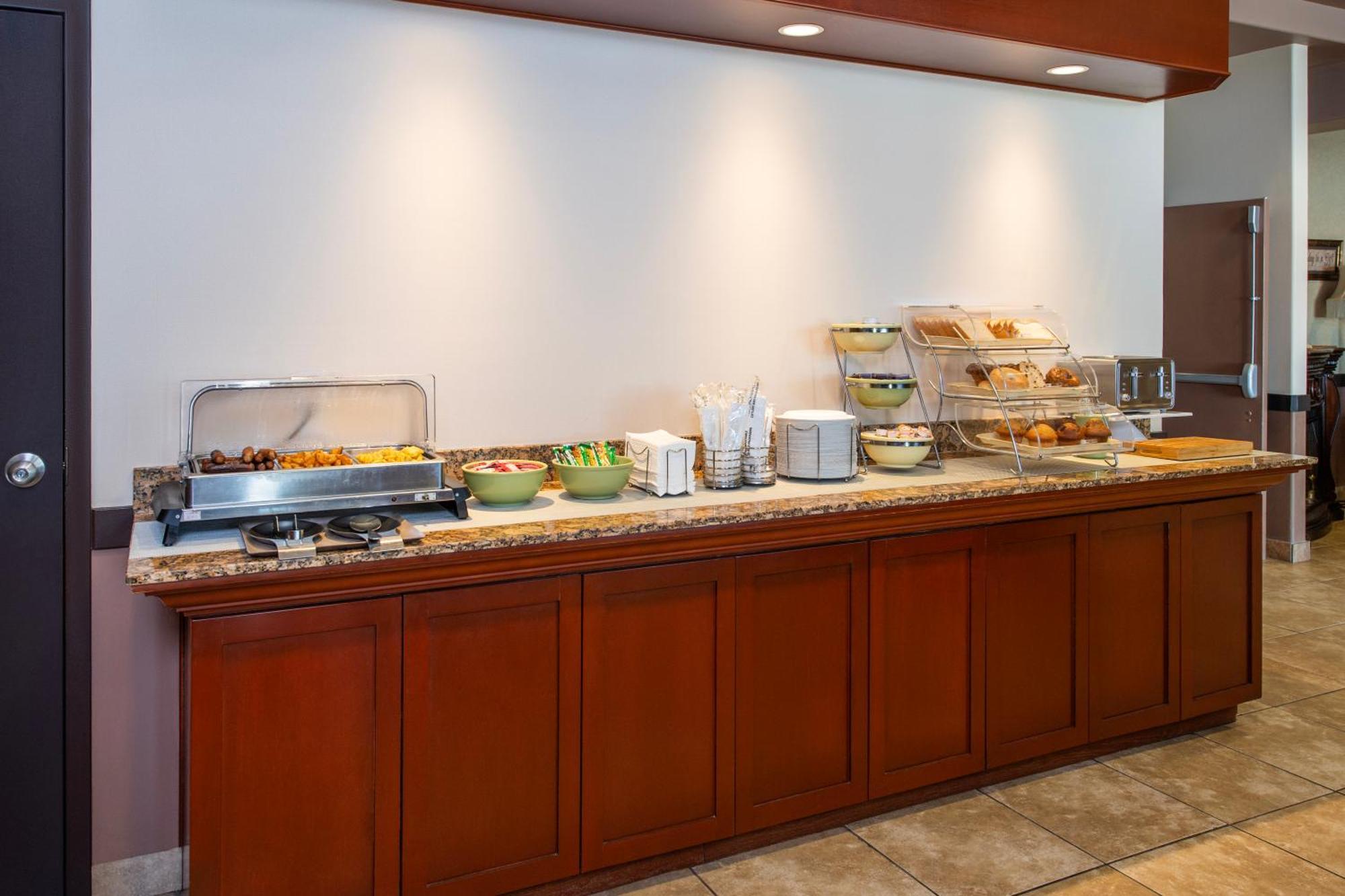 Quality Inn & Suites Lethbridge Exteriör bild