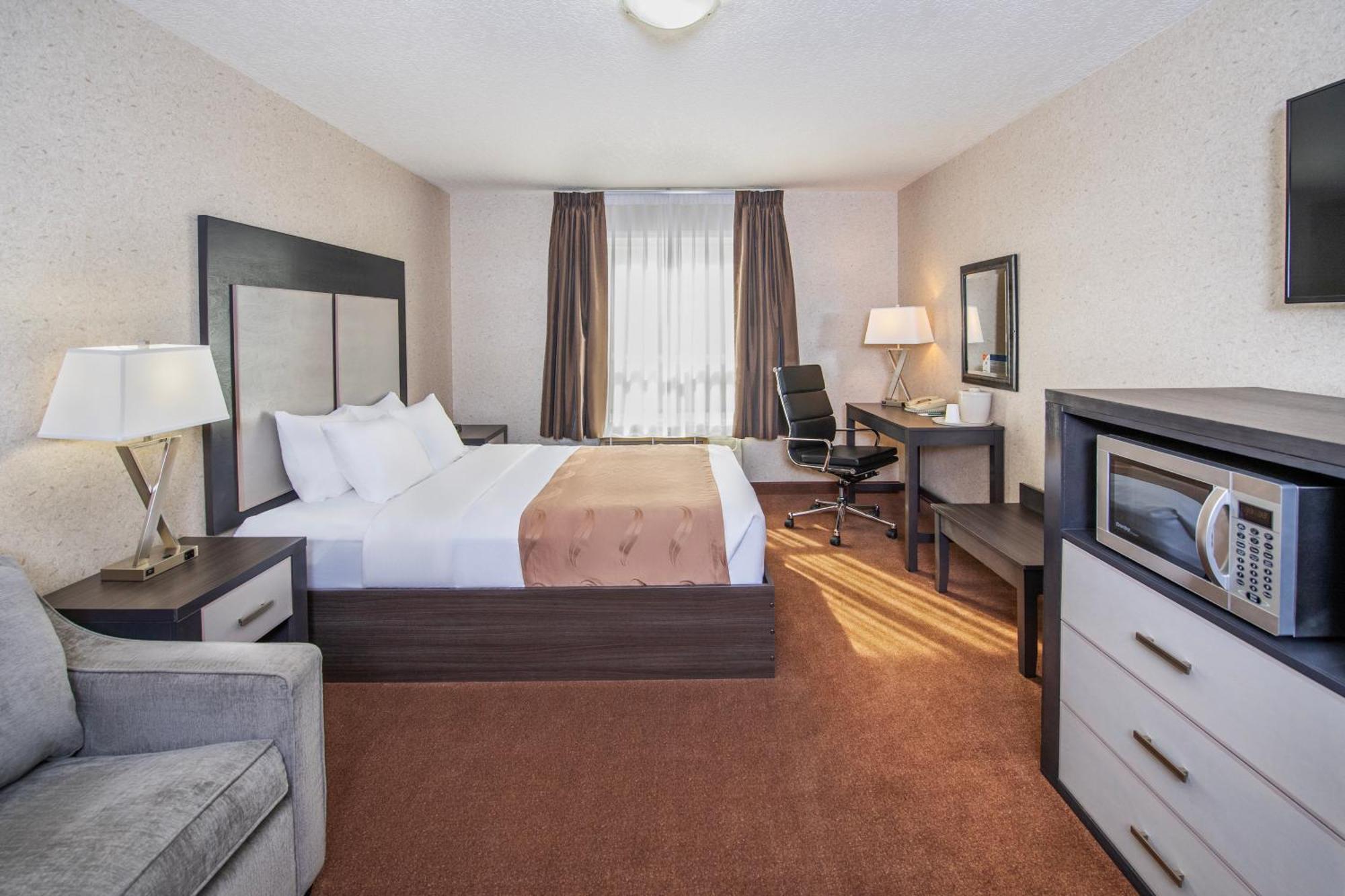 Quality Inn & Suites Lethbridge Exteriör bild
