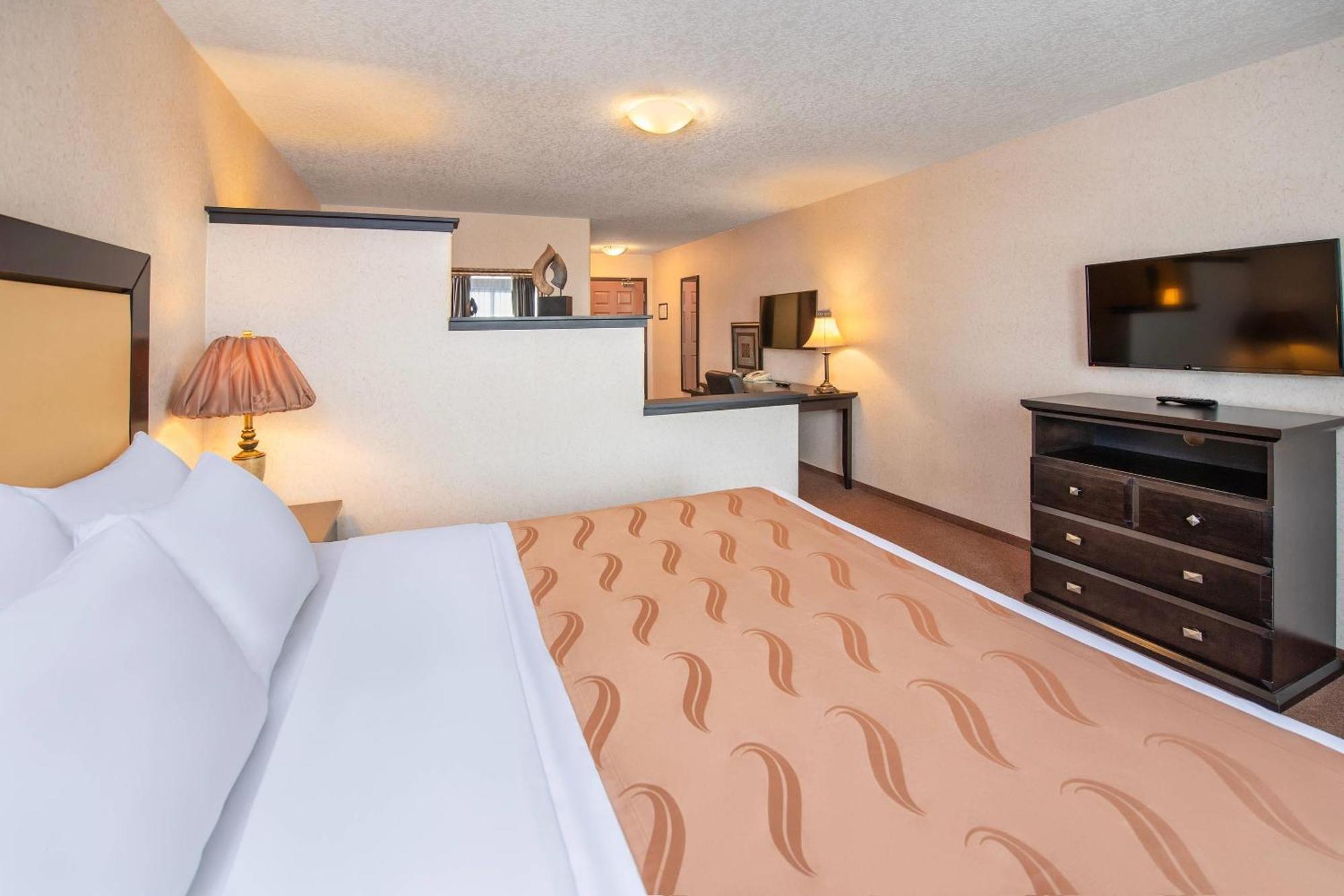 Quality Inn & Suites Lethbridge Exteriör bild