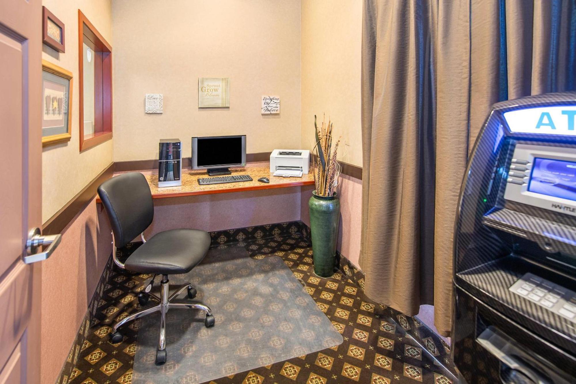 Quality Inn & Suites Lethbridge Exteriör bild