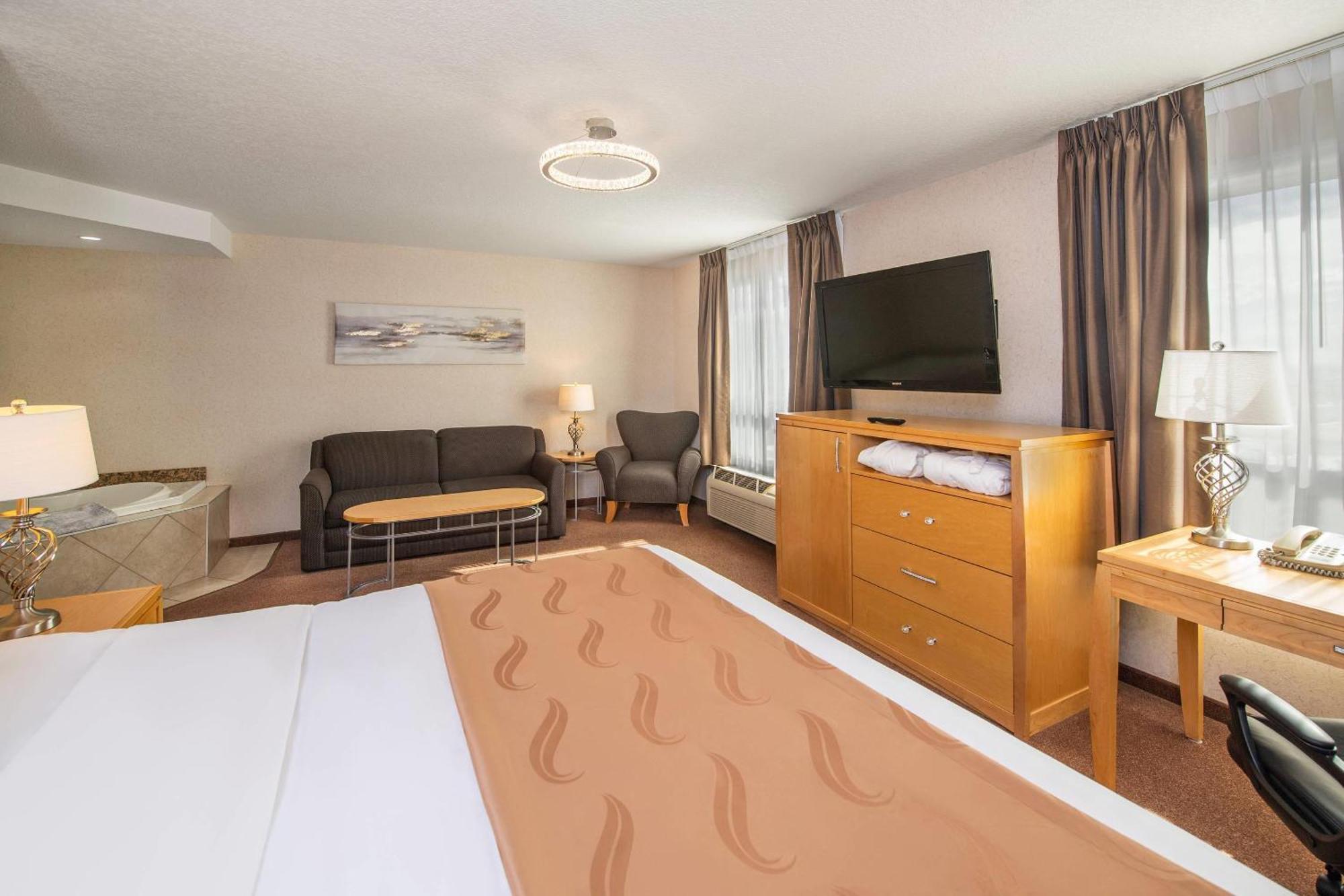 Quality Inn & Suites Lethbridge Exteriör bild