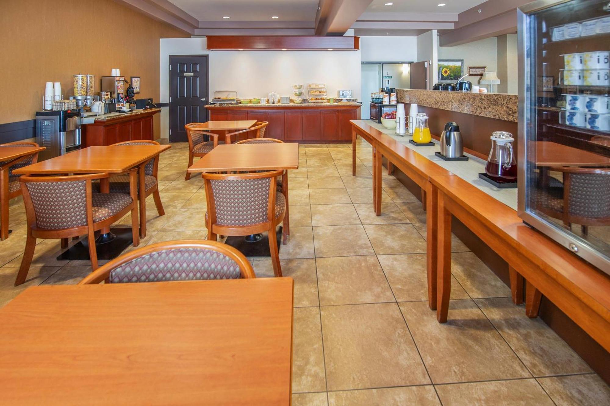 Quality Inn & Suites Lethbridge Exteriör bild