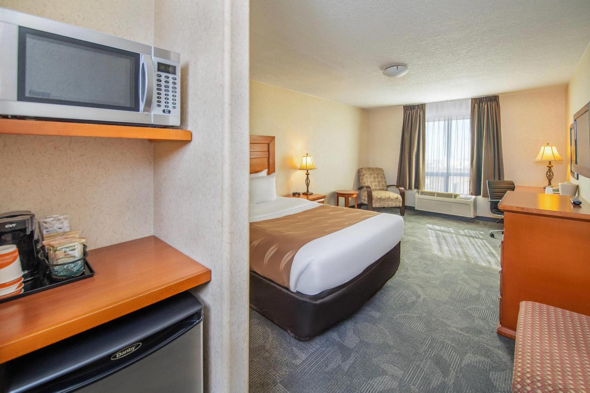Quality Inn & Suites Lethbridge Exteriör bild