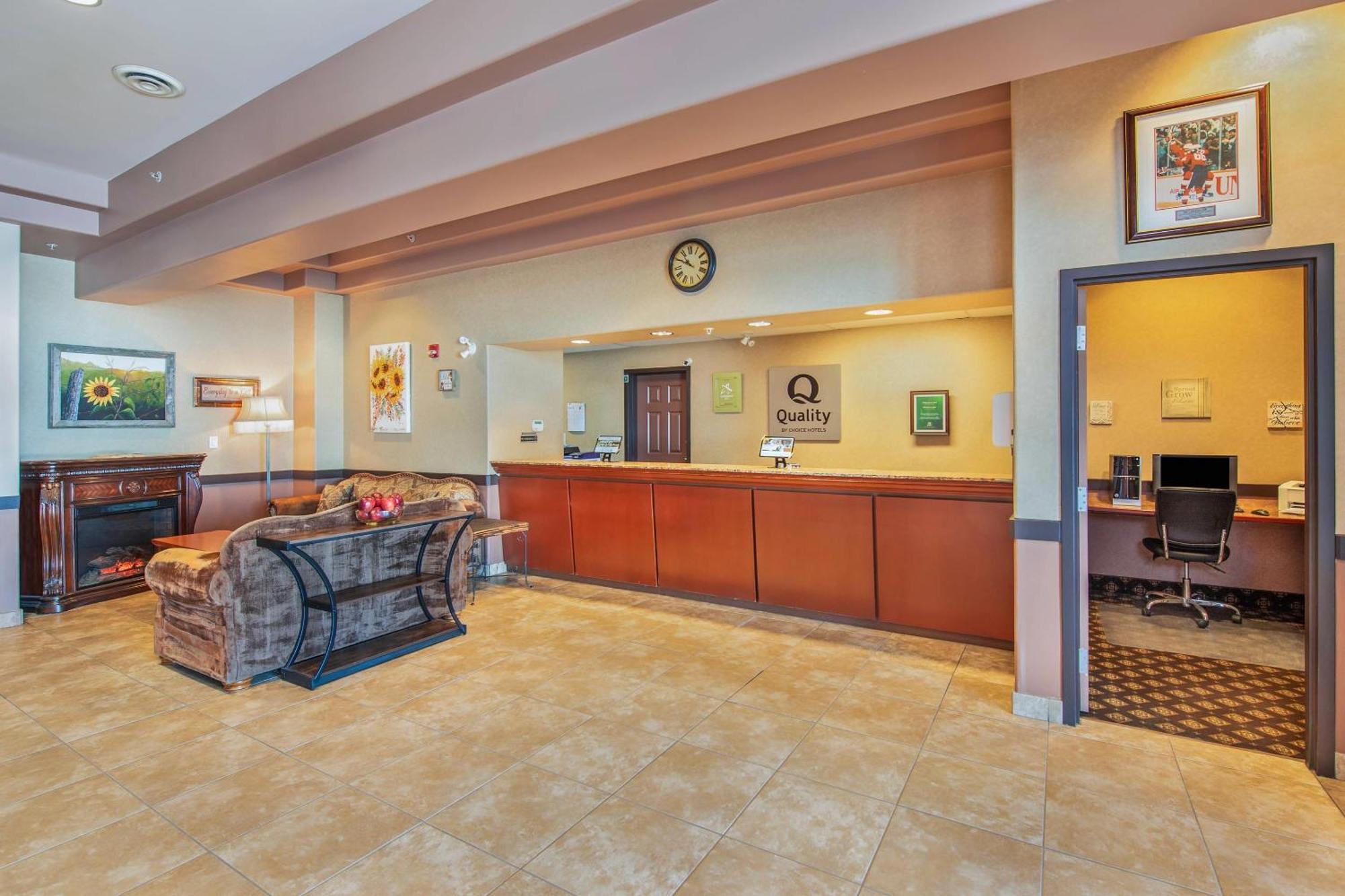 Quality Inn & Suites Lethbridge Exteriör bild